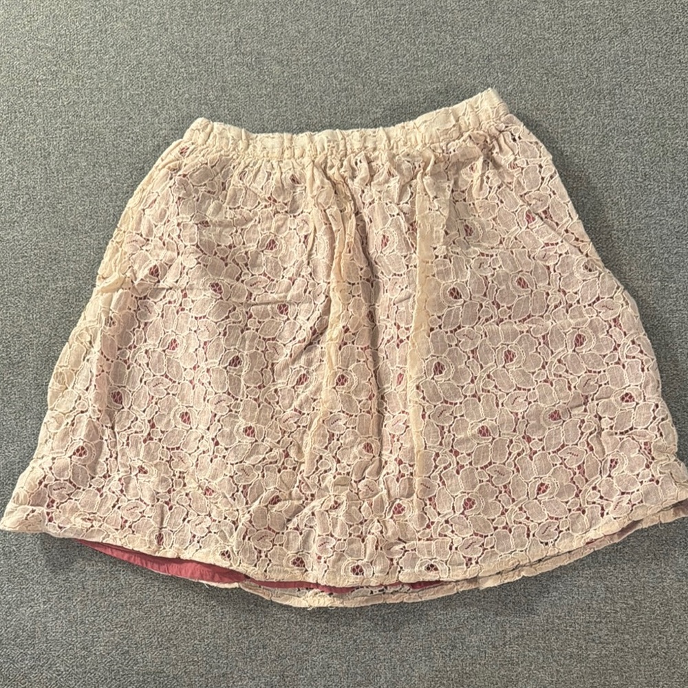 5/$15-Elegant Lace Cream Skirt